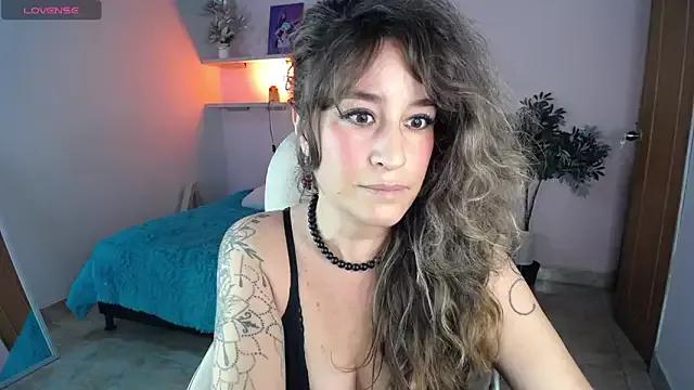 Paula_Paz from StripChat is Freechat