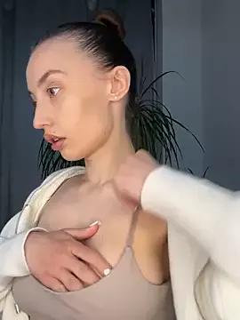 Polli_Kiss from StripChat is Freechat