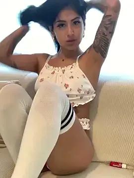 QueenFernanda from StripChat is Freechat