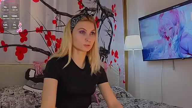 QueenieCatlow from StripChat is Freechat