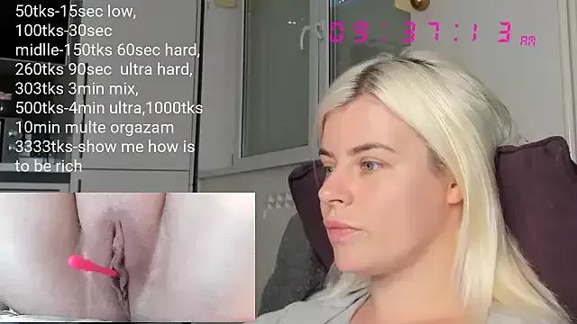 queenofthenighttt from StripChat is Freechat