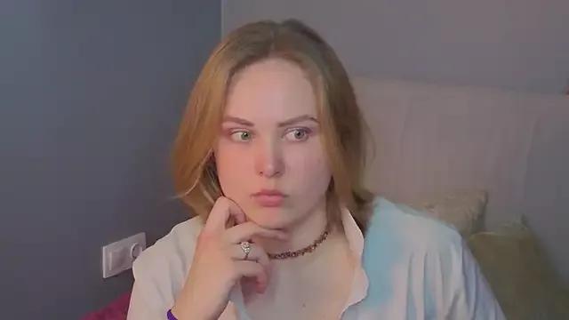 QuenieGreenwood from StripChat is Freechat