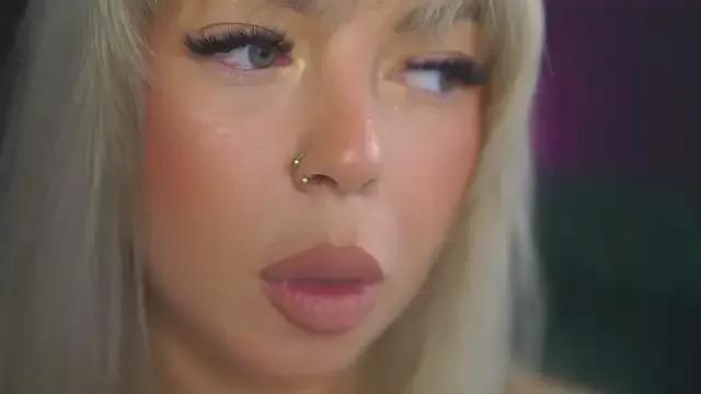 Red_Lara from StripChat is Freechat