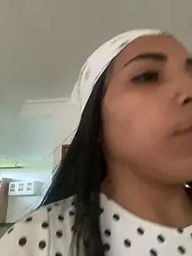 Rosa_25x from StripChat is Freechat