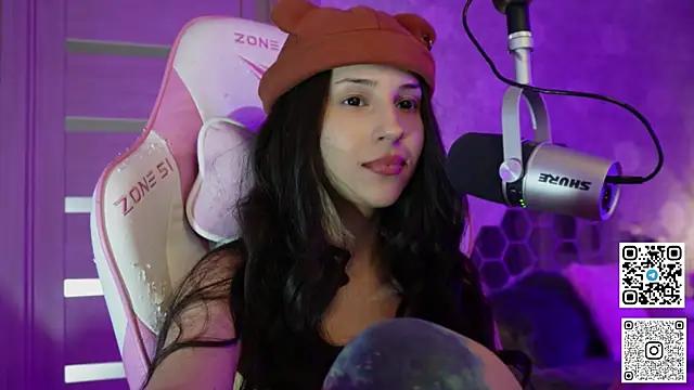 Check-out the world of girls and talk with our steaming hot slutz, bringing your desired characters to life with authentic apparel and cam streams.
