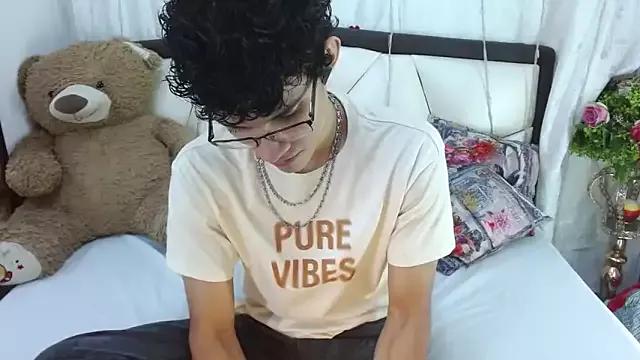 Samuel_Hills from StripChat is Freechat
