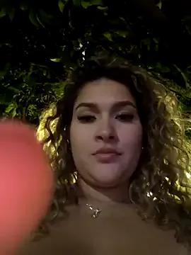 Sara_smiiith211 from StripChat is Freechat