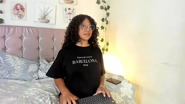 sara_sophieee from StripChat is Freechat