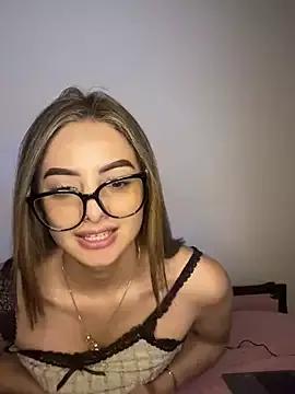 SarahSuarez from StripChat is Freechat