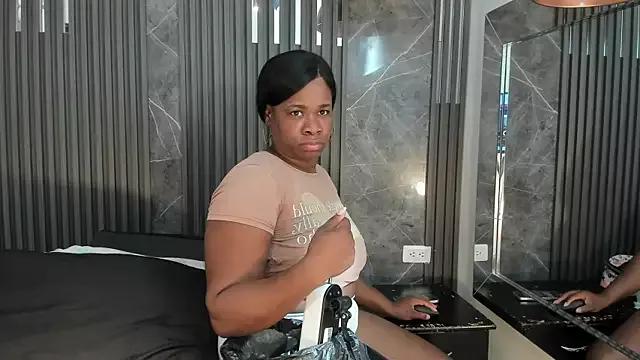 SaraiEvans from StripChat is Freechat