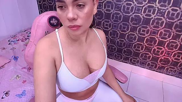 sarakaisy from StripChat is Freechat