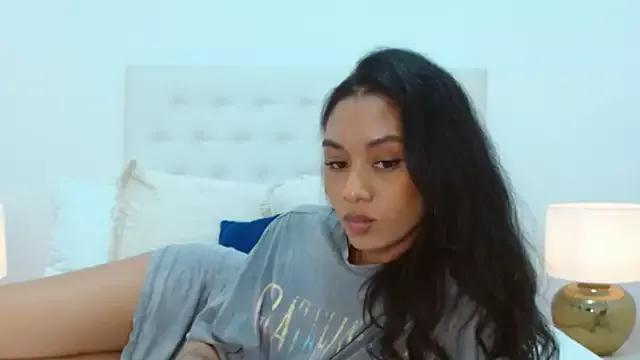 Sarakux from StripChat is Freechat