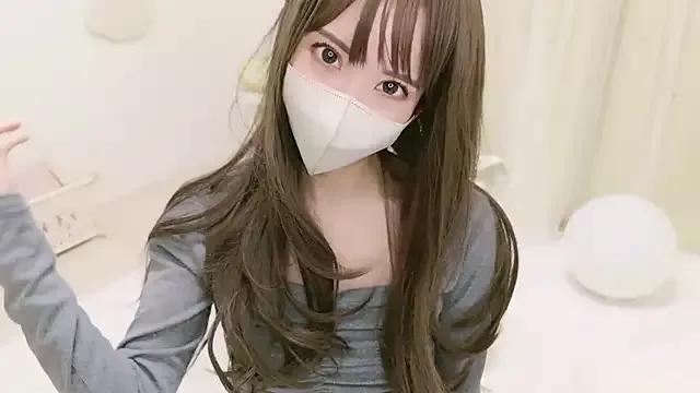 SARINAxo from StripChat is Freechat