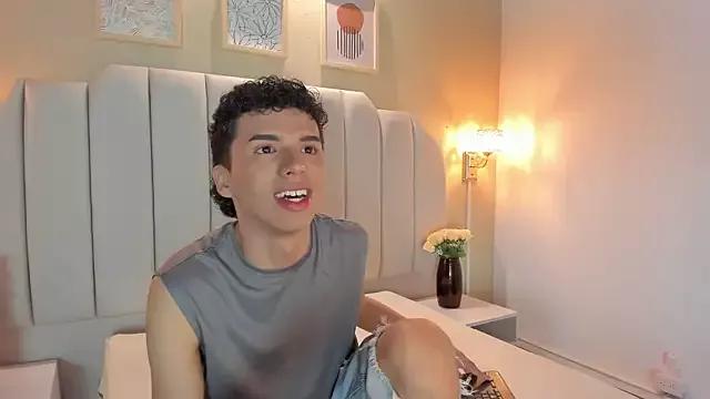SEANTROYY from StripChat is Freechat