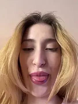 SerenaBennet from StripChat is Freechat
