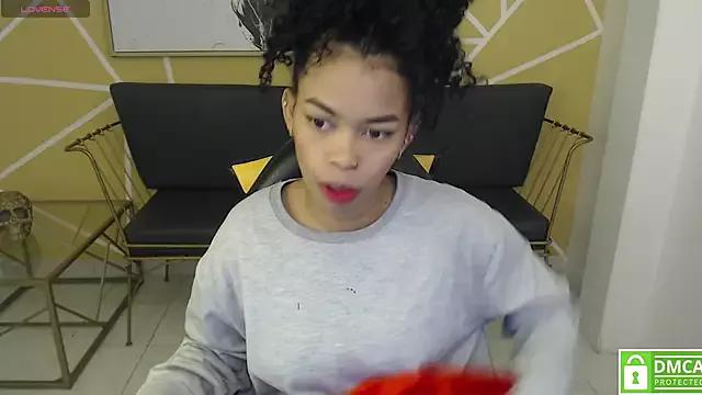 Shenna_brunette_ from StripChat is Freechat