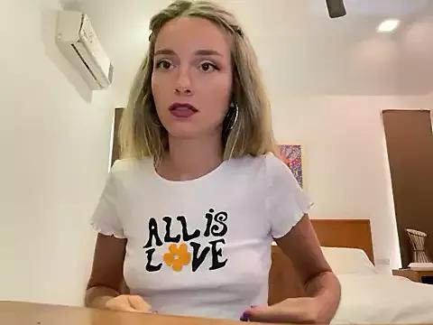 Photos of SirenaBelle from StripChat is Private