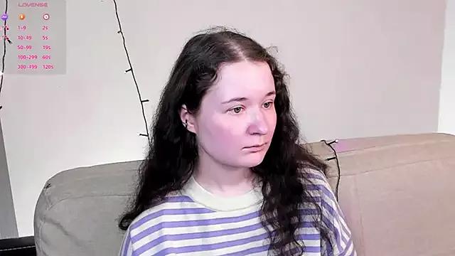 skinymimi from StripChat is Freechat