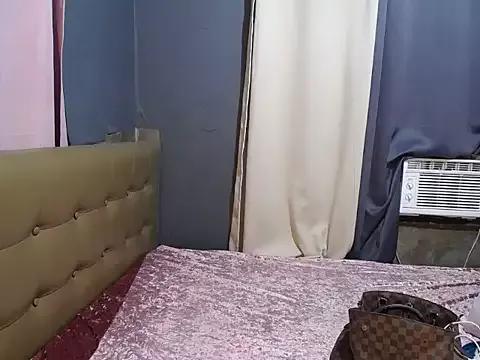 Sophie_slutt from StripChat is Freechat