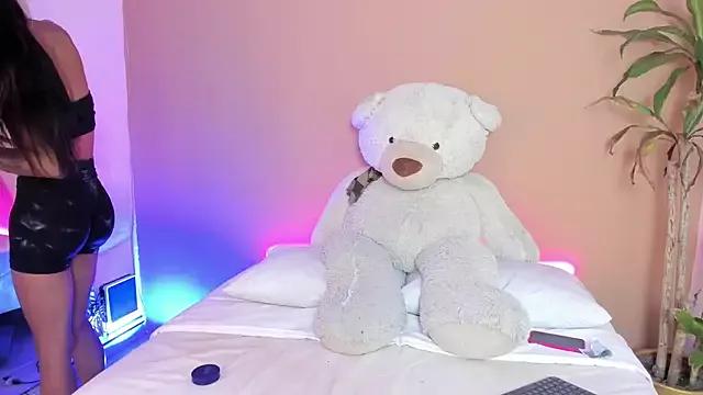 SophieHiil from StripChat is Freechat