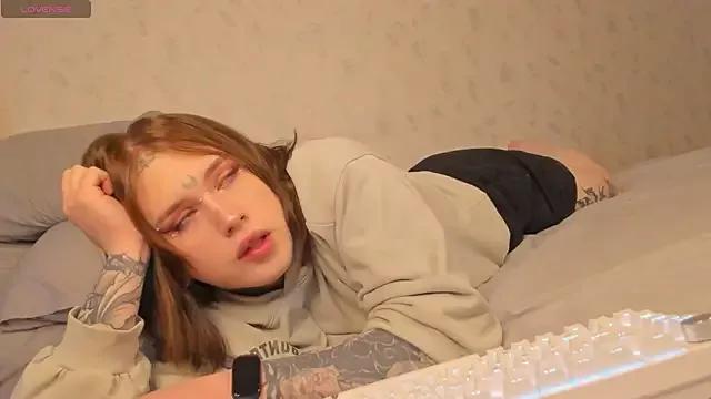 Spliti_moon from StripChat is Freechat