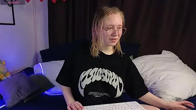 Check-out the world of girls and talk with our steaming hot slutz, bringing your desired characters to life with authentic apparel and cam streams.