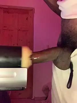 Taylor69xKiki from StripChat is Freechat