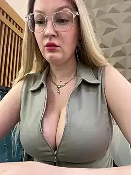 Check-out the world of girls and talk with our steaming hot slutz, bringing your desired characters to life with authentic apparel and cam streams.