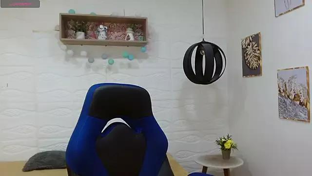 tulunaroja from StripChat is Freechat