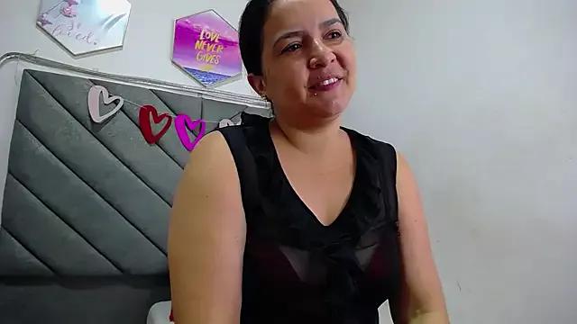 vauroracooper from StripChat is Freechat