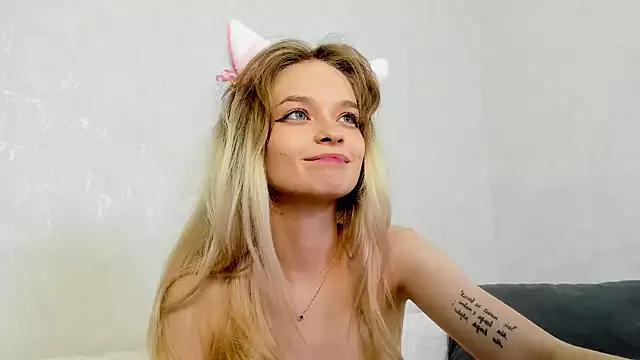 vialeta_baby from StripChat is Freechat