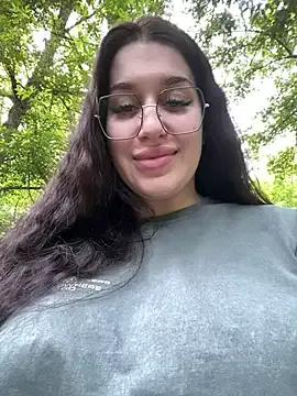 VikiDemini from StripChat is Freechat