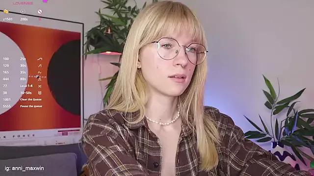 WhiteAnni from StripChat is Freechat