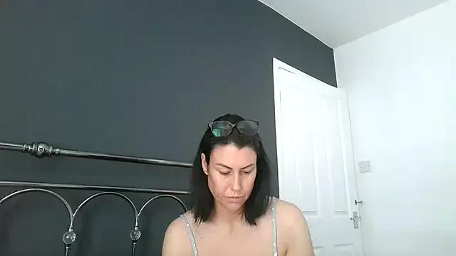 xCharlie_MILFx from StripChat is Freechat
