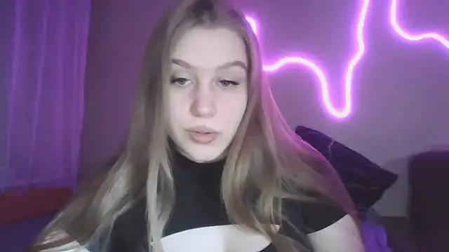 yourhoney_Lola_ from StripChat is Freechat