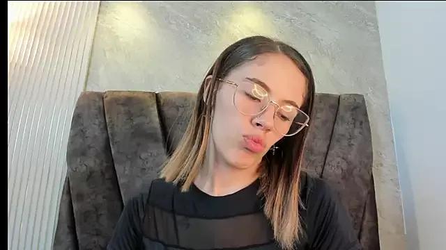 yulievans from StripChat is Freechat