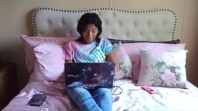 zara_luv from StripChat is Freechat