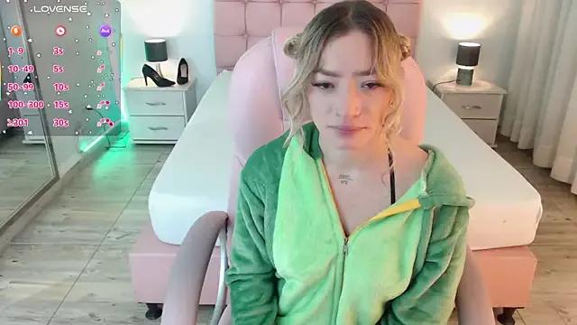 Check-out the world of girls and talk with our steaming hot slutz, bringing your desired characters to life with authentic apparel and cam streams.