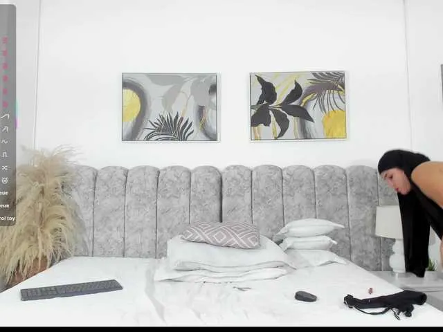 abbygibson — It turns me on when they treat me like a submissive, when they speak into my ear and make me experience new situations in sex, when they squeeze my neck, spank me and above all when they make me juicy with vibrations...