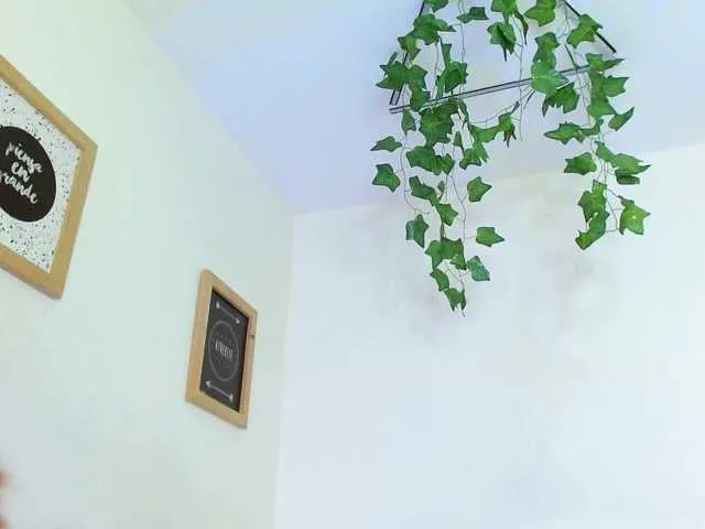 carlabeer — hi guys I love seeing how a good cock sprays his semen for me