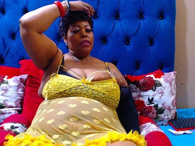 Ebonycandy10 on BongaCams