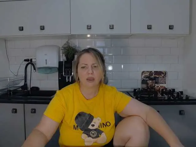 EllaSwan on BongaCams 