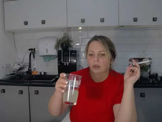 EllaSwan on BongaCams 