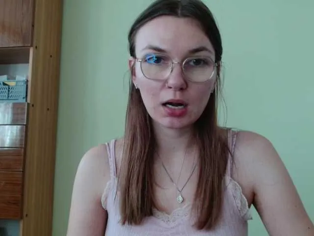 Ellyxcute — I'm young, sweet and innocent on the outside, wild, open-minded and passionate on the inside. I'm like a box of chocolates: you know what's inside the box, but you don't know what flavours you'll find inside the chocolate candy. See me in free chat,...