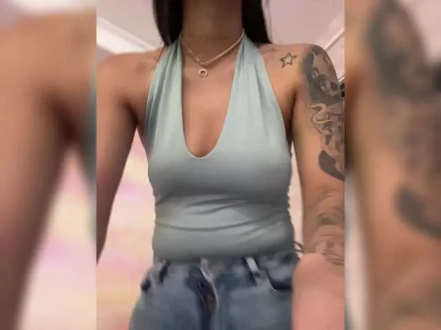 EmmyVegaa1 on BongaCams 