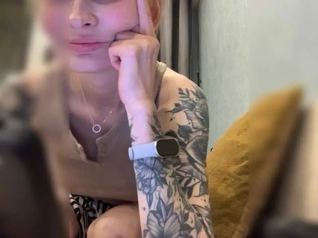 EVABLUE on BongaCams