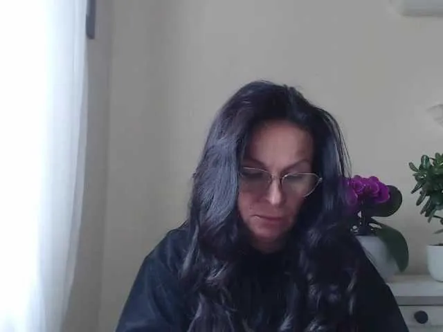 HelenSHOW1 on BongaCams 