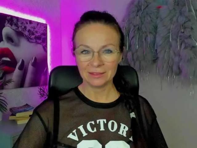 HelenSHOW1 on BongaCams