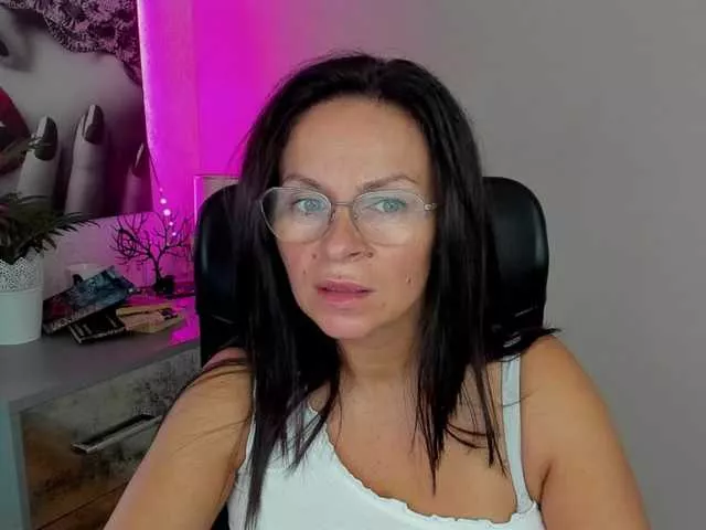 HelenSHOW1 on BongaCams 