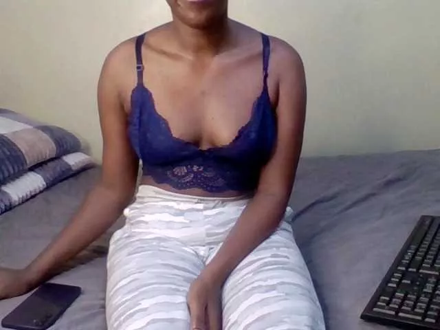 Hollyvigirn on BongaCams 
